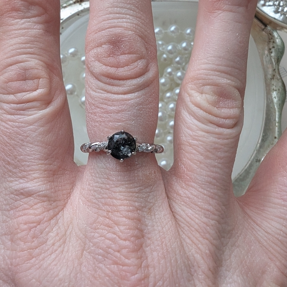 Black Grey Stone Silvertone Ring Size 7